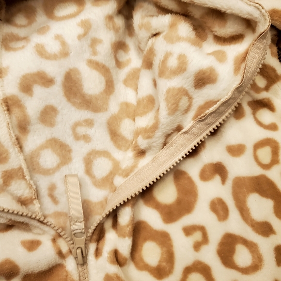 Totally Pink Warm and Cozy Hooded Women' s Lion  Onesies - Picture 3 of 8